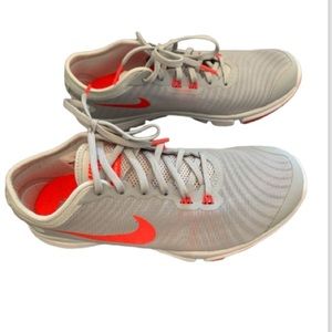 Women's size 9 Gray/orange Nike flex
supreme TR4